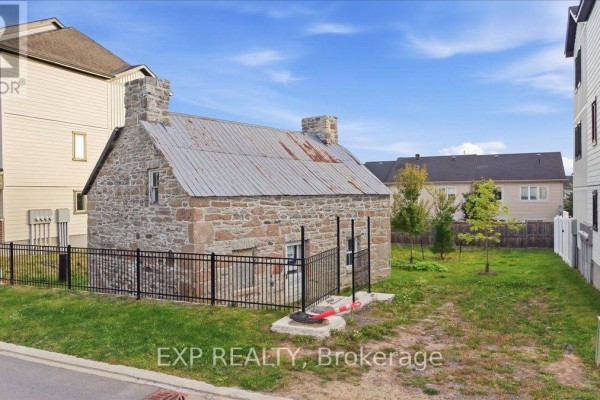 756 Kinstead Private, Ottawa, ON K2S3B3 Photo 2