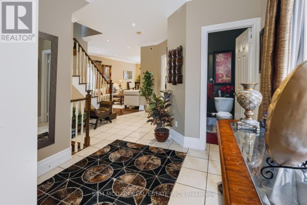 7562 Magistrate Terrace, Mississauga, ON L5W1L3 Photo 3