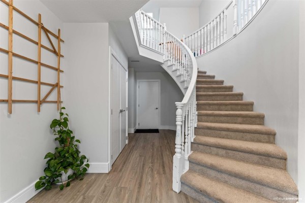 7565 123a Street, Surrey, BC V3W9P6 Photo 3