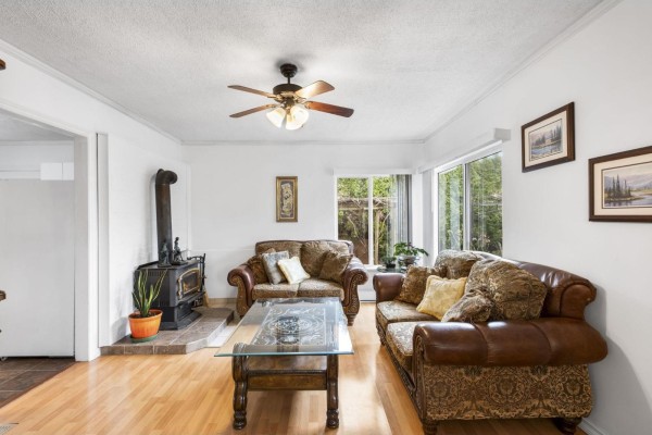 7566 Dunsmuir Street, Mission, BC V2V4B4 Photo 3