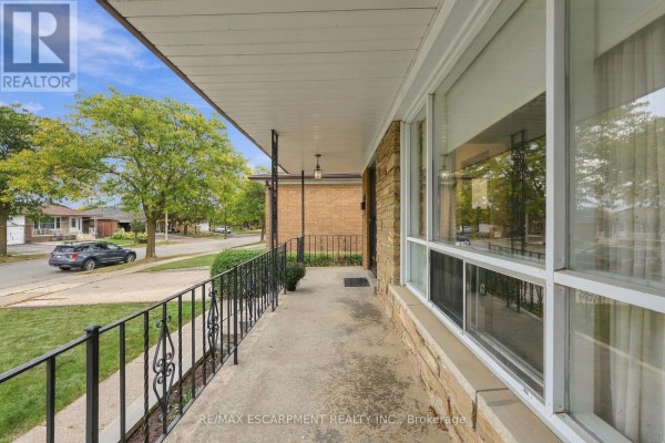 Recreational, Games room - 7566 Netherwood Road, Mississauga, ON L4T2N9 Photo 2