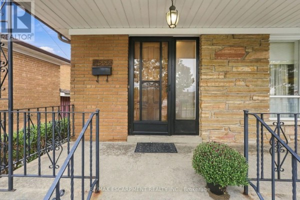 Cold room - 7566 Netherwood Road, Mississauga, ON L4T2N9 Photo 3