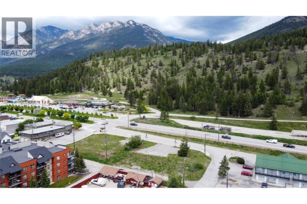7567 & 7575 Main Street W, Radium Hot Springs, BC V0A1M0 Photo 5