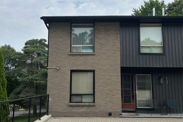 757 Berkshire Drive, London South