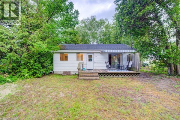 Primary Bedroom - 757 Victoria Road, Huron Kinloss, ON N0G2R0 Photo 4