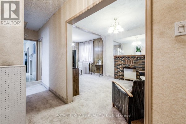 Kitchen - 758 Jane Street, Toronto, ON M6N4B9 Photo 4