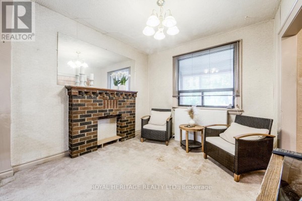 Bedroom - 758 Jane Street, Toronto, ON M6N4B9 Photo 5