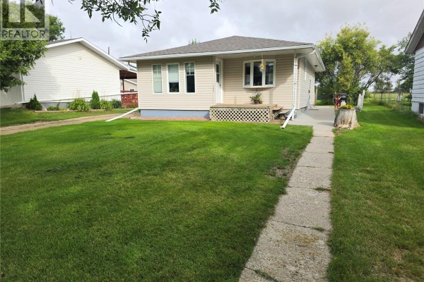 Living room - 758 Saskatchewan Avenue, Milden, SK S0L2L0 Photo 2