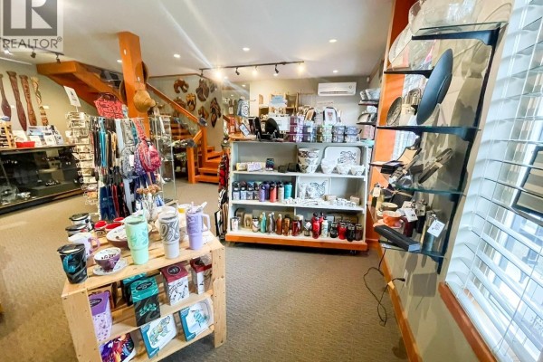 7581 Island Hwy S, Fanny Bay, BC V0R1W0 Photo 5