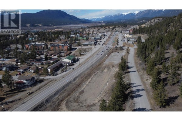 7585 Redstreak Road, Radium Hot Springs, BC V0A1M0 Photo 2