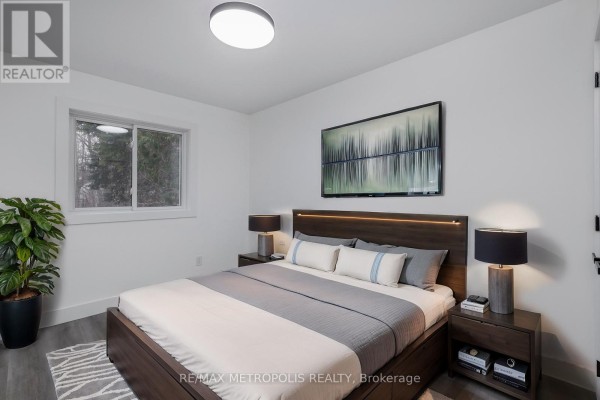 Bedroom 2 - 759 Innisfil Beach Road, Innisfil, ON L9S4E4 Photo 5