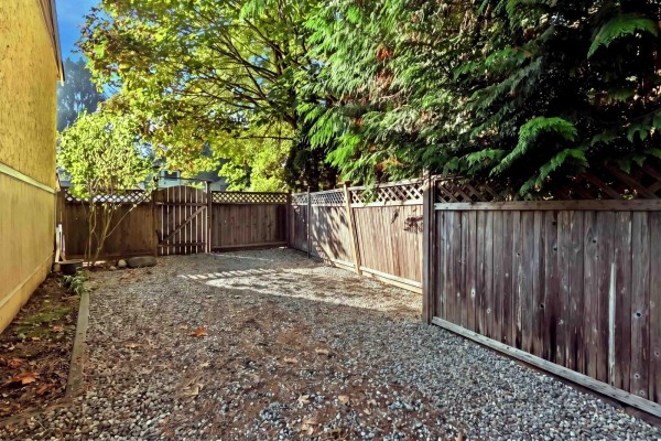 7596 143 Street, Surrey, BC V3W5P3 Photo 4