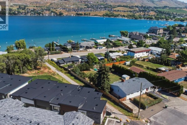 5pc Ensuite bath - 7599 Klinger Road Unit# 29, Okanagan Landing, BC V1H0B2 Photo 2