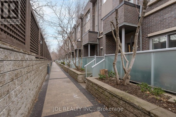 76 - 315 Village Green Square, Toronto, ON M1S0L2 Photo 4