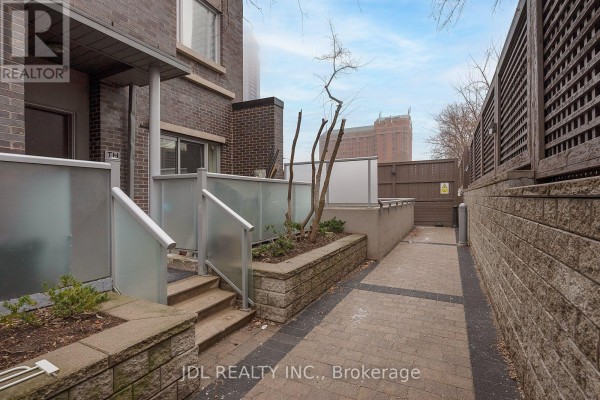 76 - 315 Village Green Square, Toronto, ON M1S0L2 Photo 5