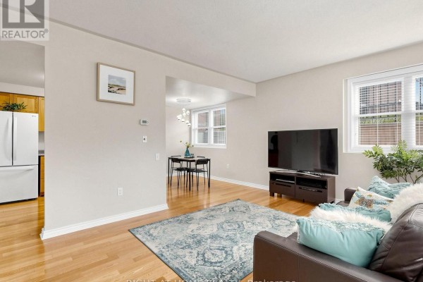 76 - 760 Lawrence Avenue W, Toronto, ON M6A3E7 Photo 5