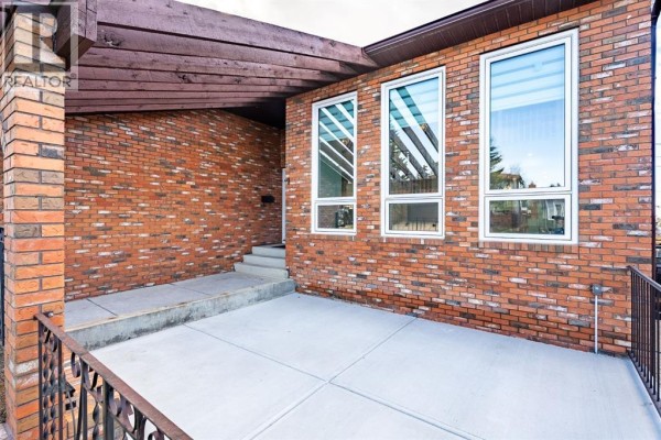 Primary Bedroom - 76 Beaconsfield Way Nw, Calgary, AB T3K1X1 Photo 4