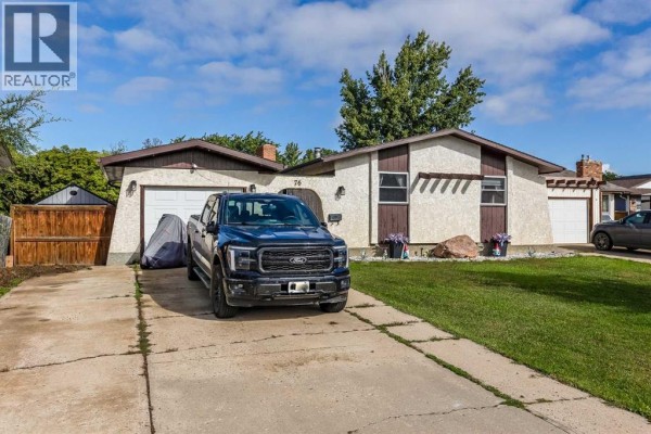 Living room - 76 Cypress Way Se, Medicine Hat, AB T1B1G8 Photo 3
