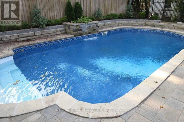 76 De Vere Gardens, Toronto, ON, photo 3