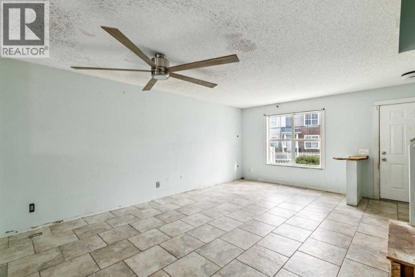 Living room - 76 Elgin Gardens Se, Calgary, AB T2Z4T5 Photo 4