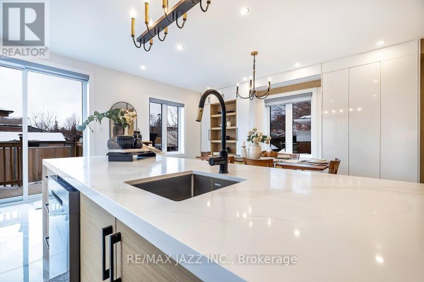 Dining room - 76 Haverson Boulevard, Toronto, ON M6M3J9 Photo 2