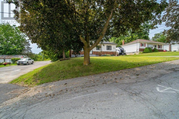 Primary Bedroom - 76 Hessford Street, Greater Napanee, ON K7R2Z1 Photo 5