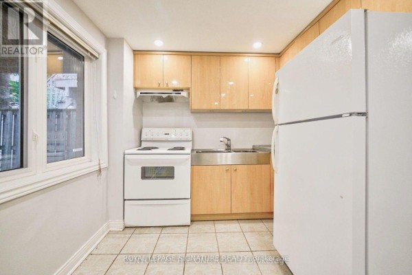 Kitchen - 76 Highhill Drive, Toronto, ON M1T1N7 Photo 2