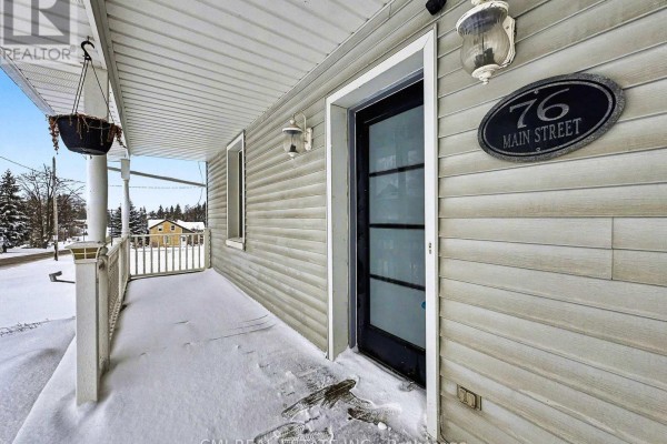 Living room - 76 Main Street E, Mapleton, ON N0G1P0 Photo 4