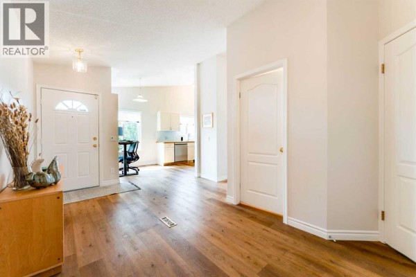 Kitchen - 76 Sierra Morena Green Sw, Calgary, AB T3H3E5 Photo 4