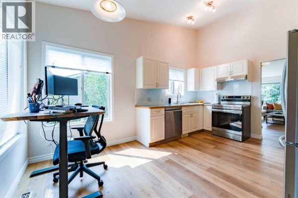 Living room - 76 Sierra Morena Green Sw, Calgary, AB T3H3E5 Photo 5