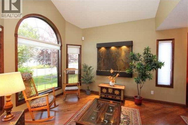 Dining room - 76 Valley Creek Crescent Nw, Calgary, AB T3B5V3 Photo 3