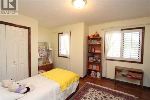 Bedroom - 76 Valley Creek Crescent Nw, Calgary, AB T3B5V3 Photo 5