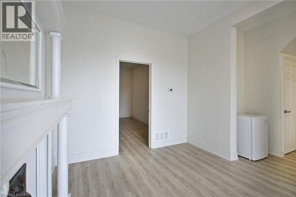 Living room - 76 Wentworth Street S, Hamilton, ON L8N2Y9 Photo 5
