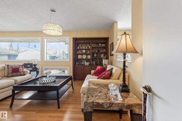 Primary Bedroom - 76 Willow Wy Nw, Edmonton, AB T5T1C8 Photo 5