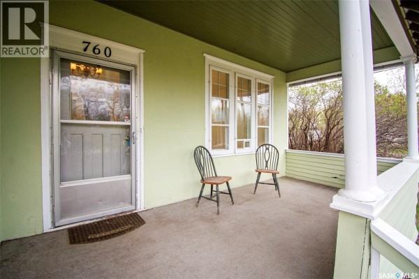 Kitchen - 760 James Street N, Lumsden, SK S0G3C0 Photo 4