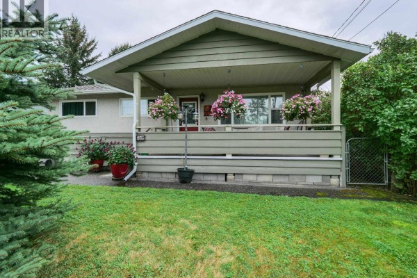 Kitchen - 760 Kinchant Street, Quesnel, BC V2J2S3 Photo 3