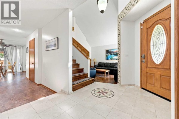 Living room - 760 Riverbend Drive Se, Calgary, AB T2C3T7 Photo 4