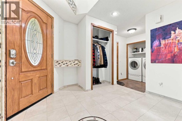 Foyer - 760 Riverbend Drive Se, Calgary, AB T2C3T7 Photo 5