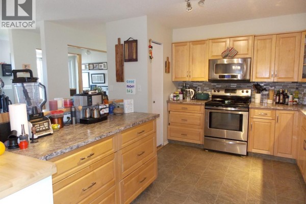 Dining room - 760 Smith Street, Williams Lake, BC V2G4A5 Photo 3