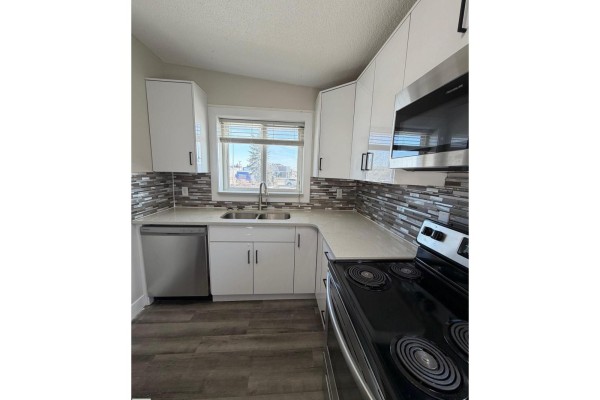 Kitchen - 7604 7606 75 St Nw, Edmonton, AB T6C2E9 Photo 3