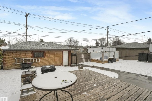 Den - 7607 70 Av Nw, Edmonton, AB T6C0A3 Photo 4