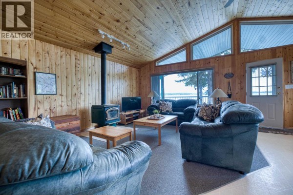 Bedroom 2 - 7607 North Point Road, 100 Mile House, BC V0K1X1 Photo 4