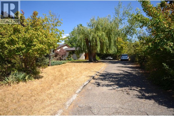 7609 Cunliffe Road, Coldstream, BC, photo 2