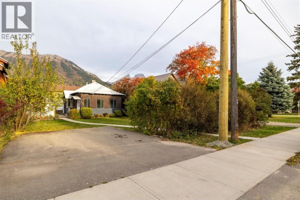 Full bathroom - 761 4th Avenue, Fernie, BC V0B1M0 Photo 2