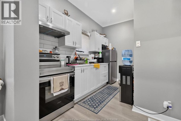 761 Assumption Street, Windsor, ON N9A3B7 Photo 3