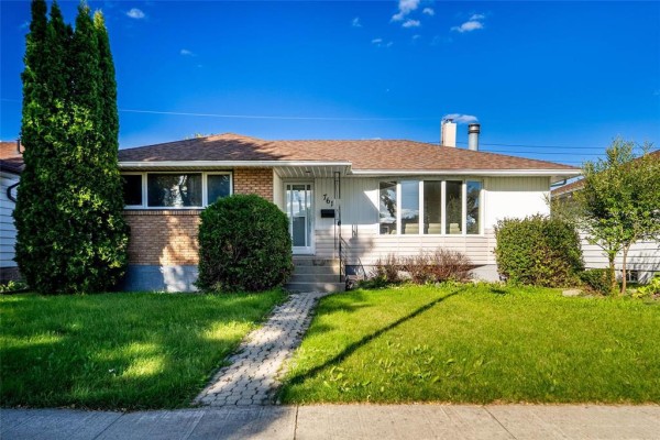 Residential for sale at 761 Hoskin Avenue, Winnipeg, MB - MLS® zXBqEf