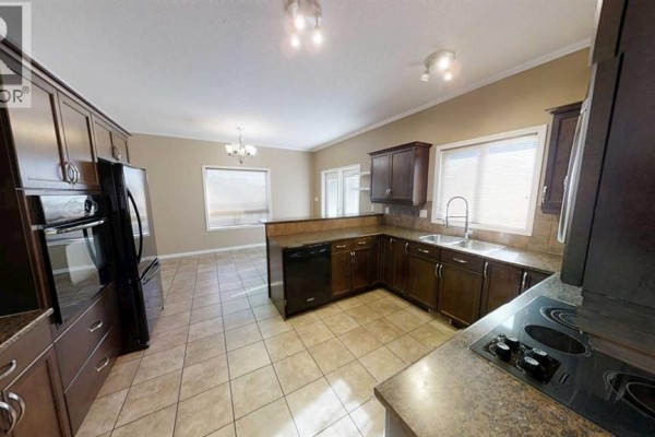 4pc Bathroom - 7613 114 Street, Grande Prairie, AB T8W0G3 Photo 5