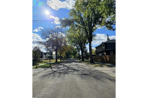 7615 89 Av Nw, Edmonton, AB T6C1N2 Photo 5