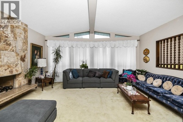 7615 Lawrence Drive, Burnaby, BC V5A3M6 Photo 5