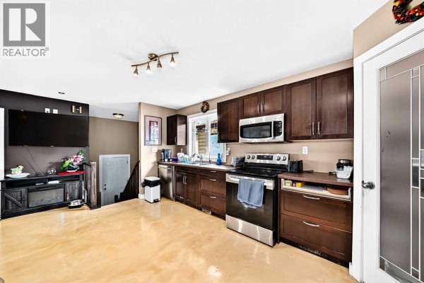 4pc Bathroom - 7616 23 Street Se, Calgary, AB T2C0Y1 Photo 4